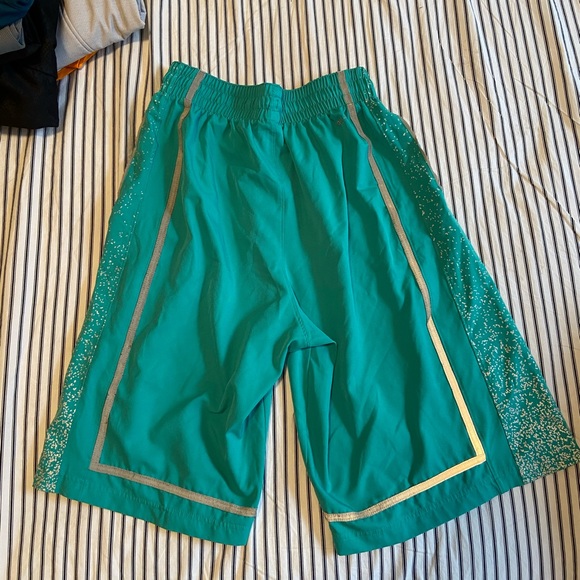 ••Nike Shorts - Picture 3 of 3